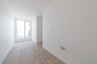 REZERVOVANÝ - MIKELSSEN - Na predaj priestranný 3 izbový byt - 8