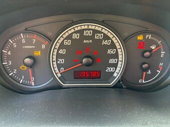 Suzuki Swift - 8