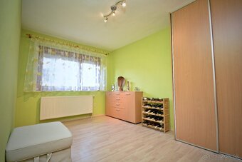 Na predaj rodinný dom s rozsiahlym pozemkom - 8