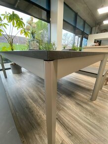 Kvalitný hliníkový stôl s 2 lavicami - 8