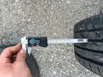 Pneu 225/50 R17 - 8