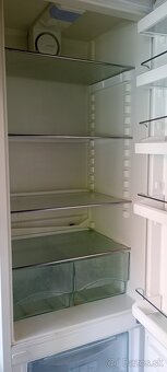 Predám chladničku z mraznickou - 8