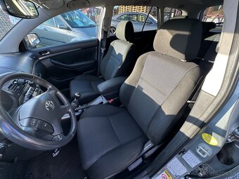 Toyota Avensis Combi 2.0 D-4D Sol - 8