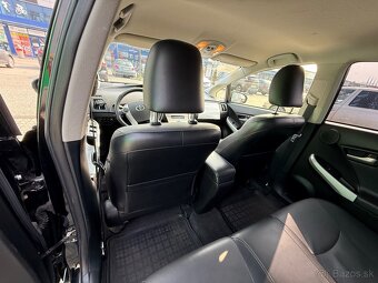 Toyota prius +LPG - 8