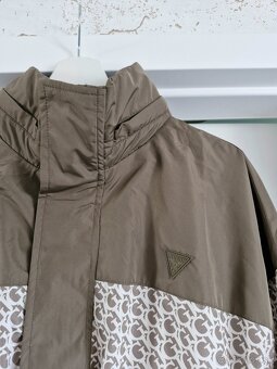 NOVE Guess fialova, hneda, cierna logovana bunda - 8