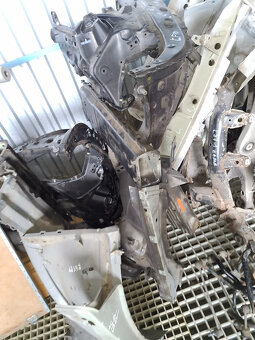 časti karoserie BMW E90 E87 X3 E83 F10 E65 štvrťky prah - 8