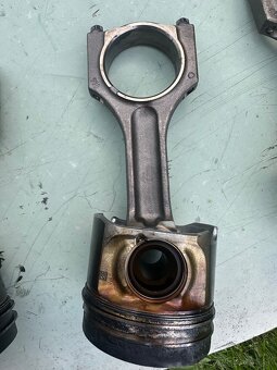 Ojnice a piesty BMW N57D30A - 8