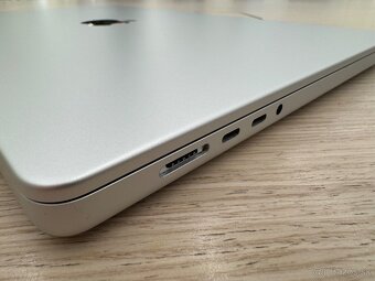 MacBook Pro (16-palcový, 2021) - 8