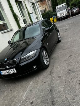 BMW 325i ixdrive - 8