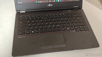 Predám notebook Fujitsu u747 - 8