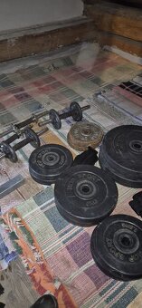 Predám fitness lavicku s 55kg závažím a jednoručky - 8