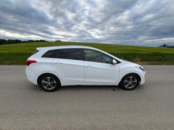 Hyundai i30 1.6crdi 81kw diesel - 8