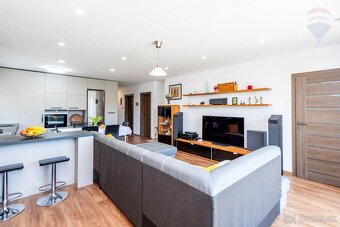 4 - izbová novostavba - bungalov s garážou na pozemku 422 m2 - 8