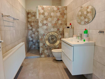 Priestranný 6 - izbový rodinný dom vo Veľkých Ripňanoch - 8