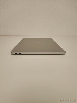 MacBook Pro 2017 | i5 • 8GB • 256GB SSD - 8