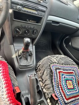 Predám na náhradné diely octavia 2 sedan - 8