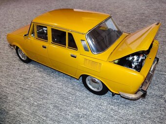 Model (poskladaný) Škoda 100 (DeAgostini 1:8) - 8