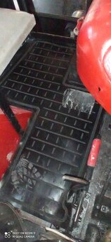 Gumová rohož Zetor 5511, 5611, 5711, 5745, 6711, 6745 ,6911. - 8
