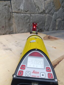Potrubný laser Leica PIPER 100 (červený lúč) na kladenie od - 8