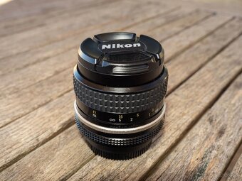 Nikon Nikkor 28mm 3.5 - Top stav - 8
