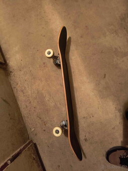 Predám 4 krat použitý skateboard - 8