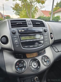 Toyota RAV4 2.0 benzín 2WD 9/2011 pôvod SR - 8