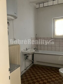 Rodinný dom po čiastočnej rekonštrukcií na predaj... - 8