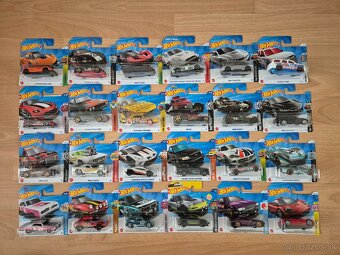 Hot Wheels autíčka mix - 8
