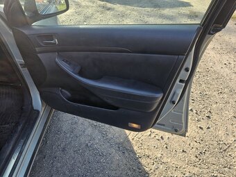 Toyota Avensis T25 2.0 85 kW - 8