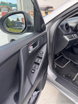 Mazda 3 1.6 benzín 2010 77kw Hatchback - 8