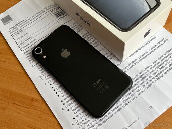 Apple iPhone XR 64GB - 8