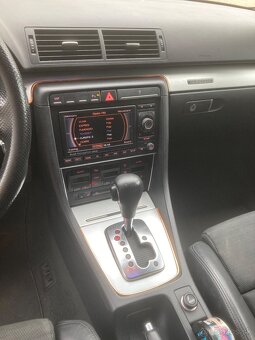 Predám Audi A4 b7 3.0 TDi 3x s line quattro - 8