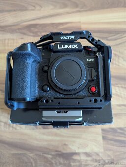 Panasonic gh6 + OM System M. Zuiko Digital ED 12-40mm f2.8 - 8