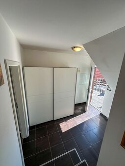 Prenájom priestrannej Garsónky v Seredi 38m2 – Kúpeľné Nám. - 8