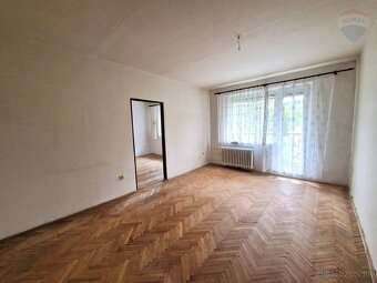 3 - izbový byt - 65 m2 v centre mesta Handlová - 8
