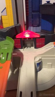 Hot Wheels Ultimate Garage - 8