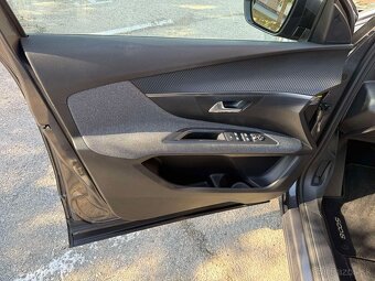 Peugeot 5008 1,2L benzín, automat - 8