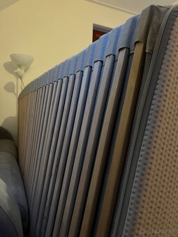 Drevená posteľ s matracom - 8