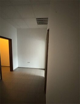 Na prenájom obchodný priestor v centre Sc na Moyzesovej ul. - 8
