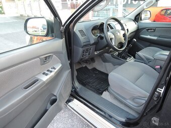 Toyota Hilux 2,5 D-4D 4x4 1.maj ČR HardTop DPH 2013 - 8