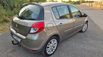 Predám Renault Clio Exclusive 1.6 automat - 8