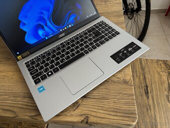15.6"/Acer/Notebook/4GB RAM DDR5/128GB NVMe SSD/Intel HD 2G - 8