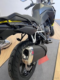 Suzuki V-STROM 800 - 8