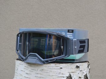 shot prilba helma okuliare hologram čierna ECE 22.06. - 8