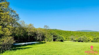 Na predaj výnimočný pozemok 6882 m² priamo v lese so začatou - 8