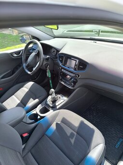 Hyundai IONIQ hybrid - 8