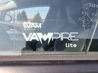 Toyota Prius 2.0 Plug-in Hybrid e-CVT za 34.990 € s DPH - 8