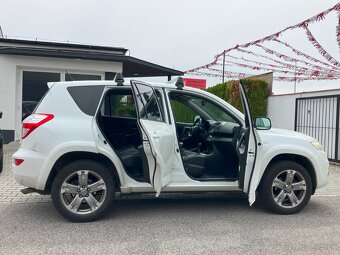 Toyota RAV4 2.2l D-CAT 150 Premium Navi 4x4 A/T6 - 8