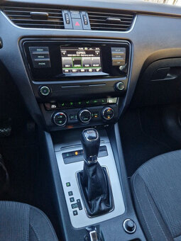 Škoda Octavia Combi 2.0 TDI Style DSG - 8
