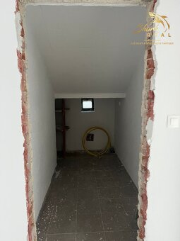 Predám priestranný 4-izbový dom po kompletnej vnútornej reko - 8